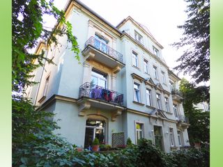 In this typical Dresden rental Villa from 1896 you find our apartment