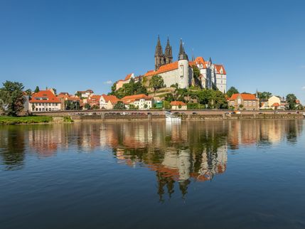 Geführte Bustour nach Meißen und Schloss Wackerbarth (mit Forelle "Winzerin") - nur in ENGLISCH - für FIB-Gäste 2027