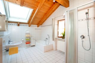 Badezimmer Ferienwohnung Kampenwand