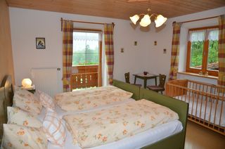 Schlafzimmer 1