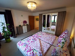 Schlafzimmer 1