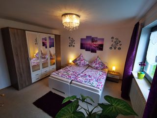 Schlafzimmer 1