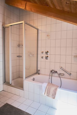 Wanne und Dusche
