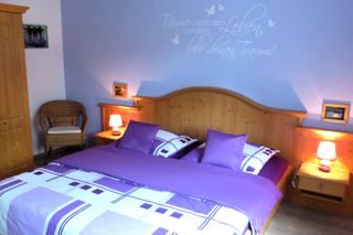 Schlafzimmer mit Doppelbett