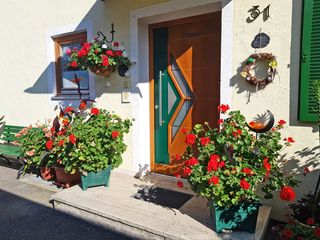 Ferienwohnungs-Eingang mit einer Stufe