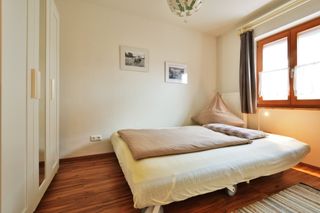 Ferienwohnung Kaiserblick - Schlafzimmer mit Sulzbergblick
