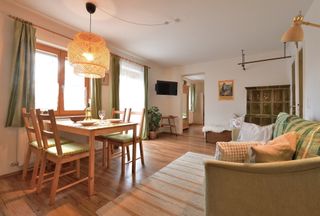 Ferienwohnung Kaiserblick - Wohn-Esszimmer mit Terrassenzugang