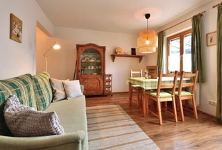 Ferienwohnung Kaiserblick - Wohn-Esszimmer mit Esstisch