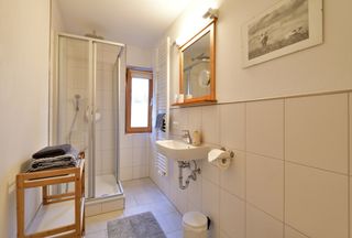 Ferienwohnung Kaiserblick - Bad mit Regendusche und Fenster