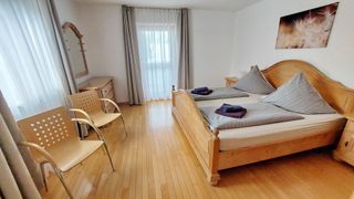 Grosses Schlafzimmer