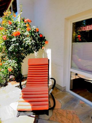 Ferienhaus "Im Inntal dahoam" bequeme Liege auf der Terrasse