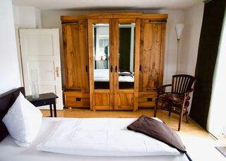 Schlafzimmerschrank Ferienwohnung Riesenblick