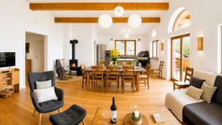 Der Essbereich der Wohnung zwischen Berg und Bach in KIefersfelden bietet Platz für bis zu 10 Personen
