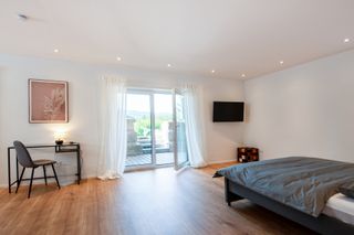 Schlafzimmer mit Doppelbett