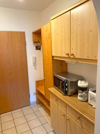 Küche mit Blick Richtung Wohnungstüre