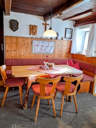 Gemütliche Eckbank im Kaser