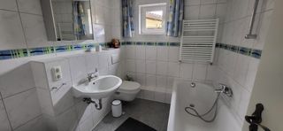 Badezimmer mit Badewanne
