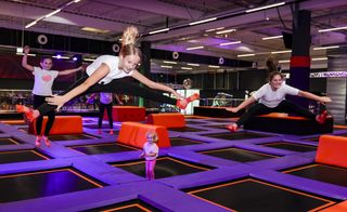 Das JUMP House Kiefersfelden ist eine der modernsten und innovativsten Trampolinhallen Deutschlands, 1,8 km von Fewo entfernt