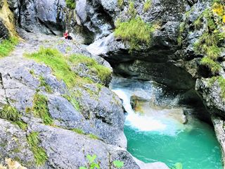 Die Gießenbachklamm ist in ca. 1 h  zu Fuß erreichbar