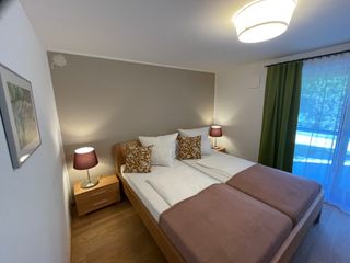 Schlafzimmer 1 mit Doppelbett in Überlänge