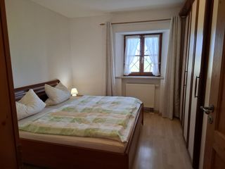 Schlafzimmer mit Kleiderschrank