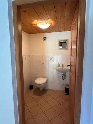 separates WC