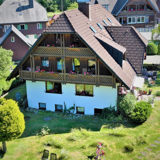 Unser schönes Ferienhaus -Gartenseite