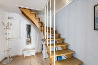 Photo, INSIDE, OUTSIDE