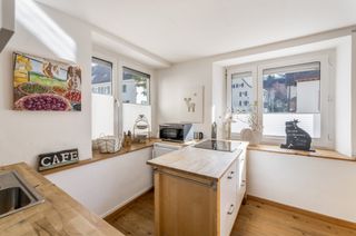 KITCHEN, INSIDE