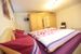 Gemütliche Stunden verspricht das schöne Schlafzimmer