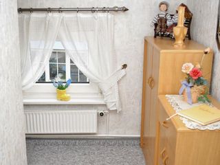 Flur- links - Der Weg zum WC und Duschbad