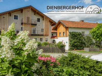 Dienbergerhof Bild mit Logo