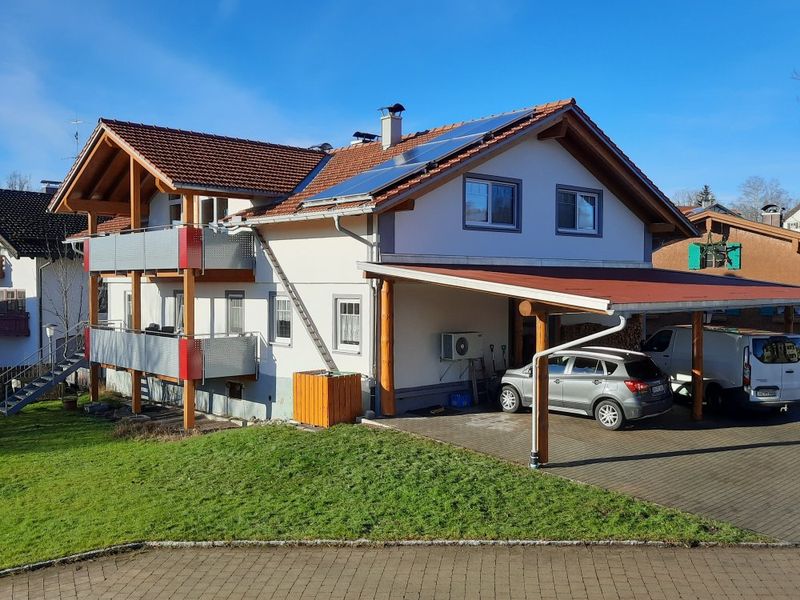 Ferienhaus mit überdachtem Stellplatz/Carport Ferienhaus mit überdachtem Stellplatz/Carport
