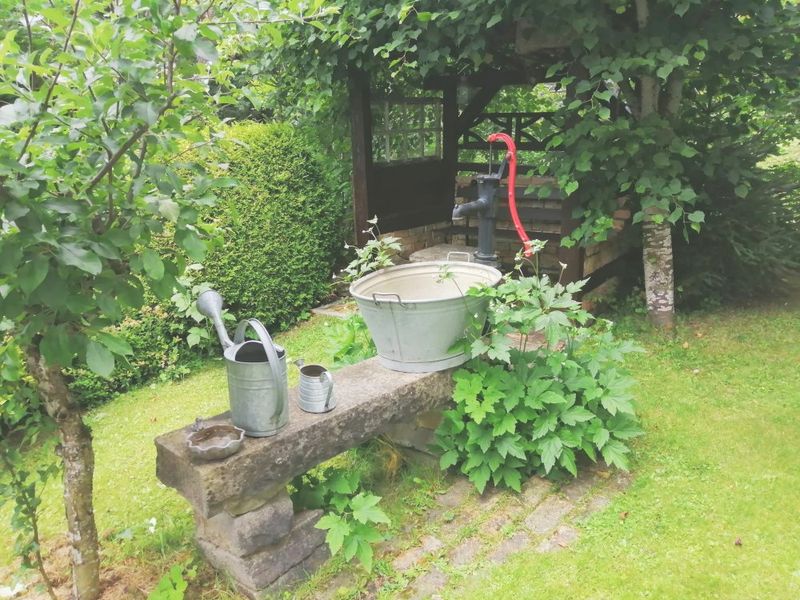 Eine Gartenlaube zum genießen Eine Gartenlaube zum genießen
