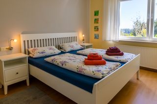 Schlafzimmer 1