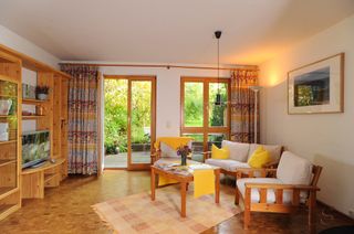 Fewo GELB: Wohnraum mit Terrasse