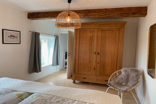 Schrank Messingbettappartement