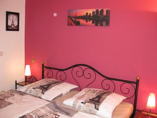 Schlafzimmer 1