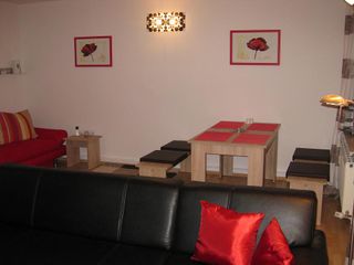 Wohnzimmer mit Schlafsofa 1 u 2
