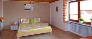 bierl-ferienwohnung-gleissenberg-schlafzimmer-doppelbett-cham-oberpfalz-panorama