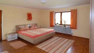 bierl-ferienwohnung-gleissenberg-schlafzimmer-doppelbett