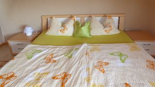 bierl-ferienwohnung-gleissenberg-schlafzimmer-kopfkissen-kuschelig