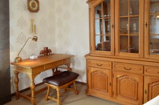 Wohnzimmer mit Schreibtisch