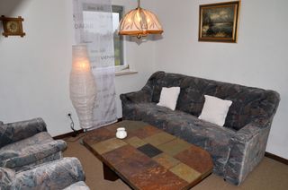Wohnzimmer mit ausziehbarem Schlafsofa
