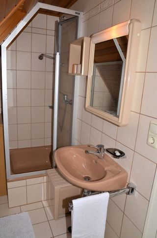 Badezimmer mit Dusche