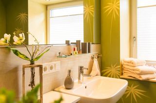 Badezimmer mit Dusche/WC