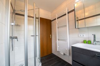 Bad mit Dusche/WC