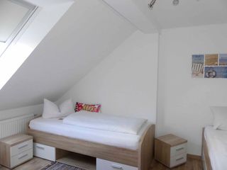 2. Schlafzimmer mit zwei getrennten Betten