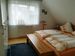 Das gemütliche Schlafzimmer mit Doppelbett