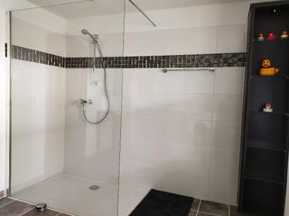 Dusche im Bad